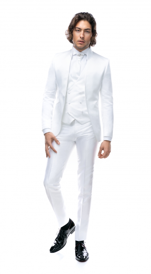 Costum de mire realizat la comanda Filip Cezar White Dream