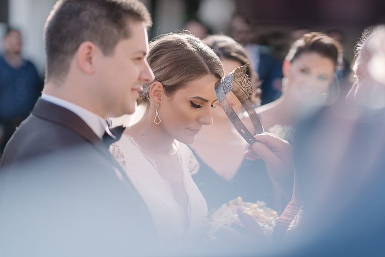 Costum de mire bespoke pentru o nunta in aer liber