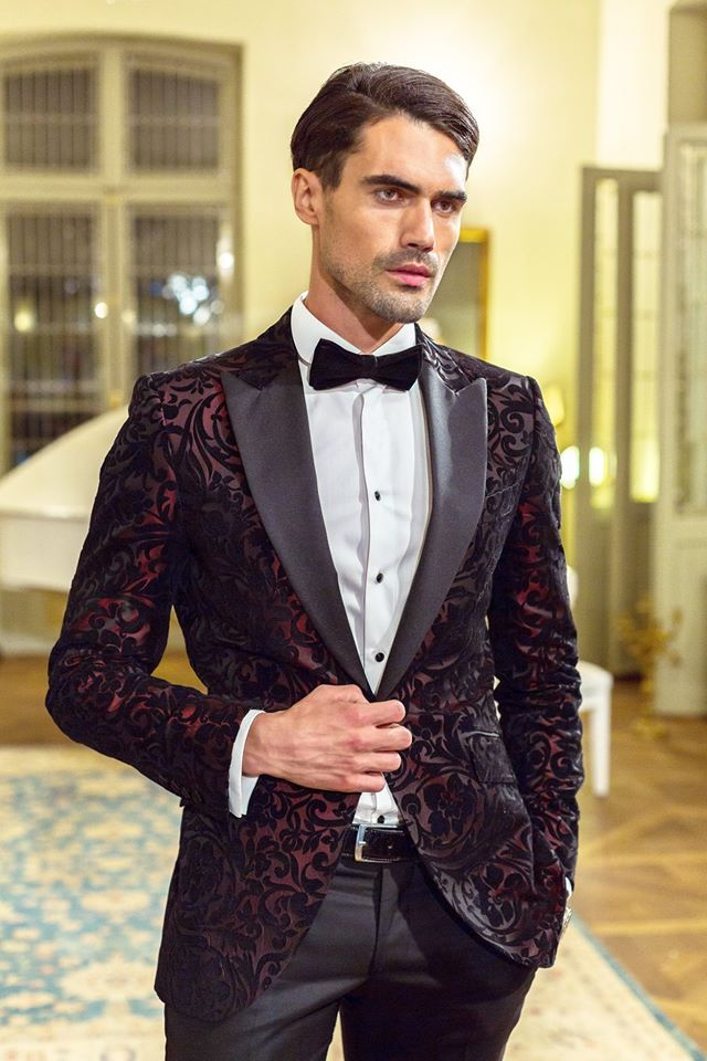 Costum la comanda Filip Cezar Red Paisley