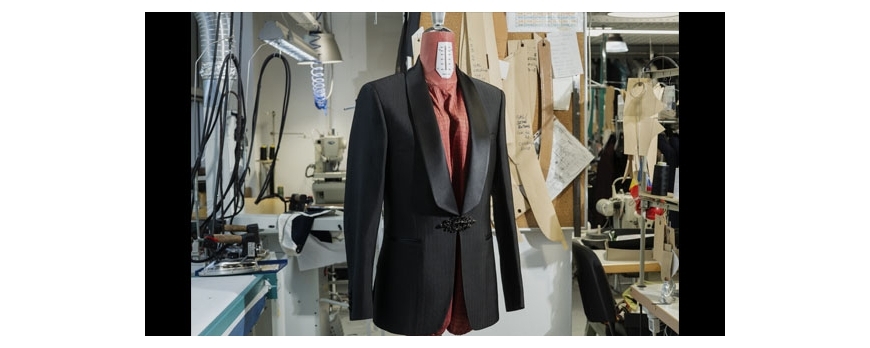 &Icirc;mpletind Eleganța: Creațiile Filip Cezar și Arta Bespoke